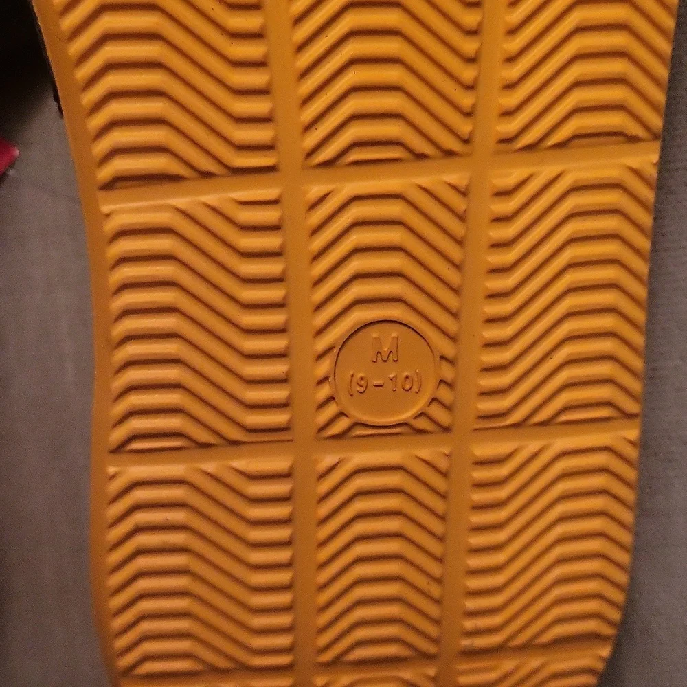 NFL Steelers Black and Yellow Slide Sandals - Picture 4 of 6